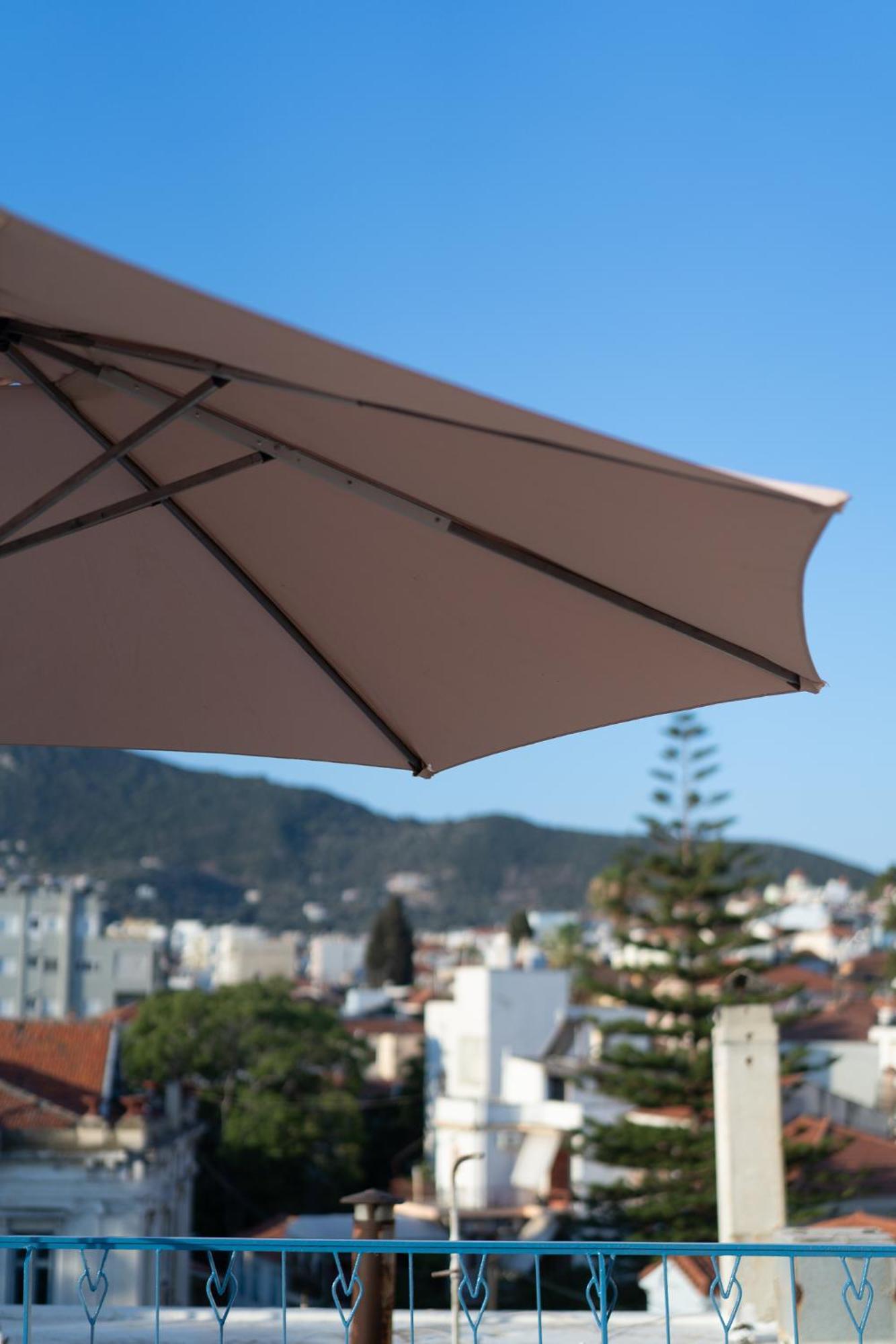 Central Mytilene City-View Apartment For 7 Exteriör bild