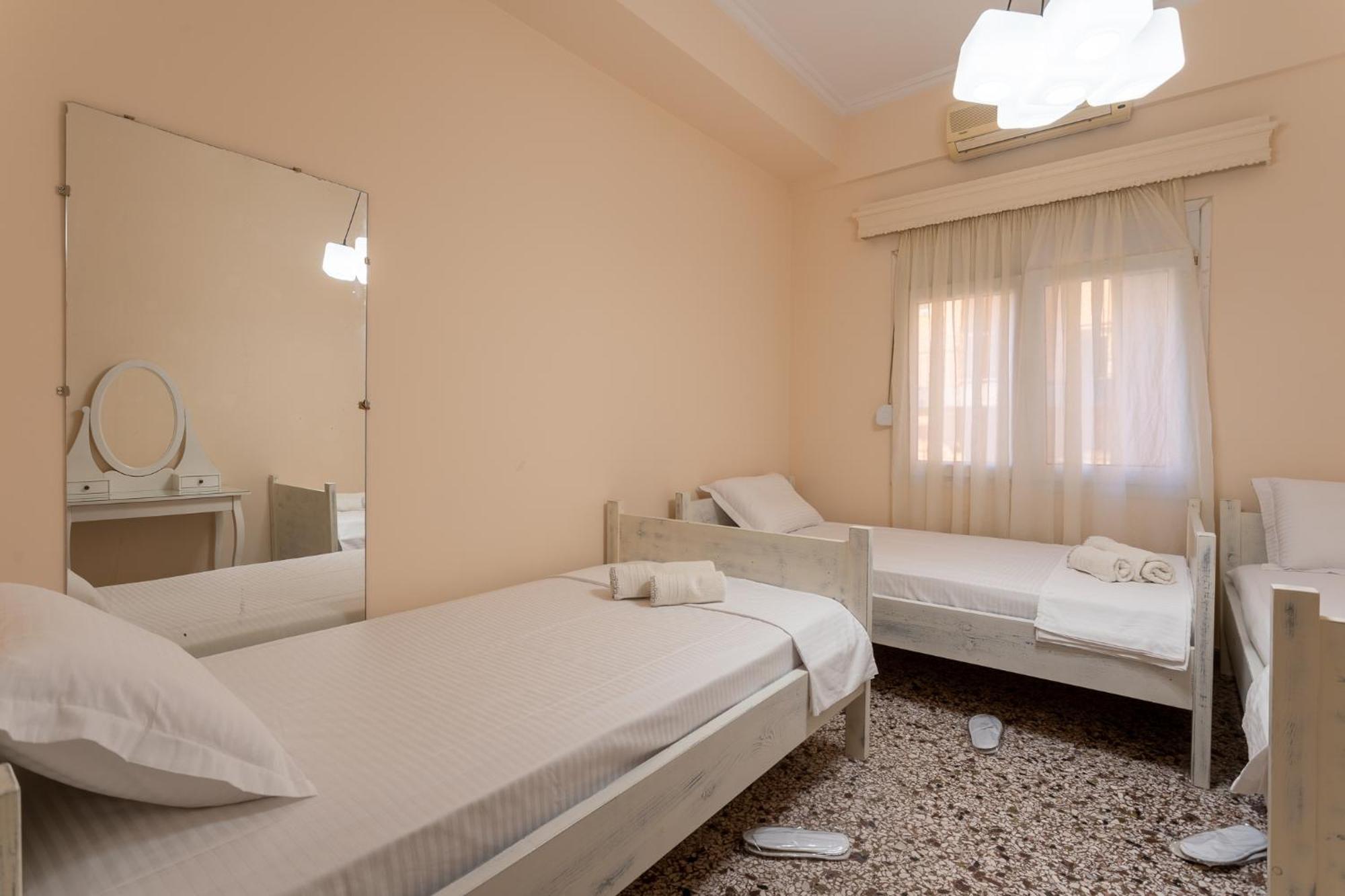 Central Mytilene City-View Apartment For 7 Exteriör bild