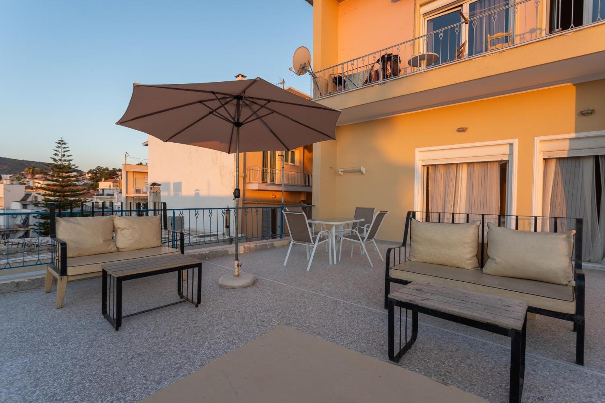 Central Mytilene City-View Apartment For 7 Exteriör bild