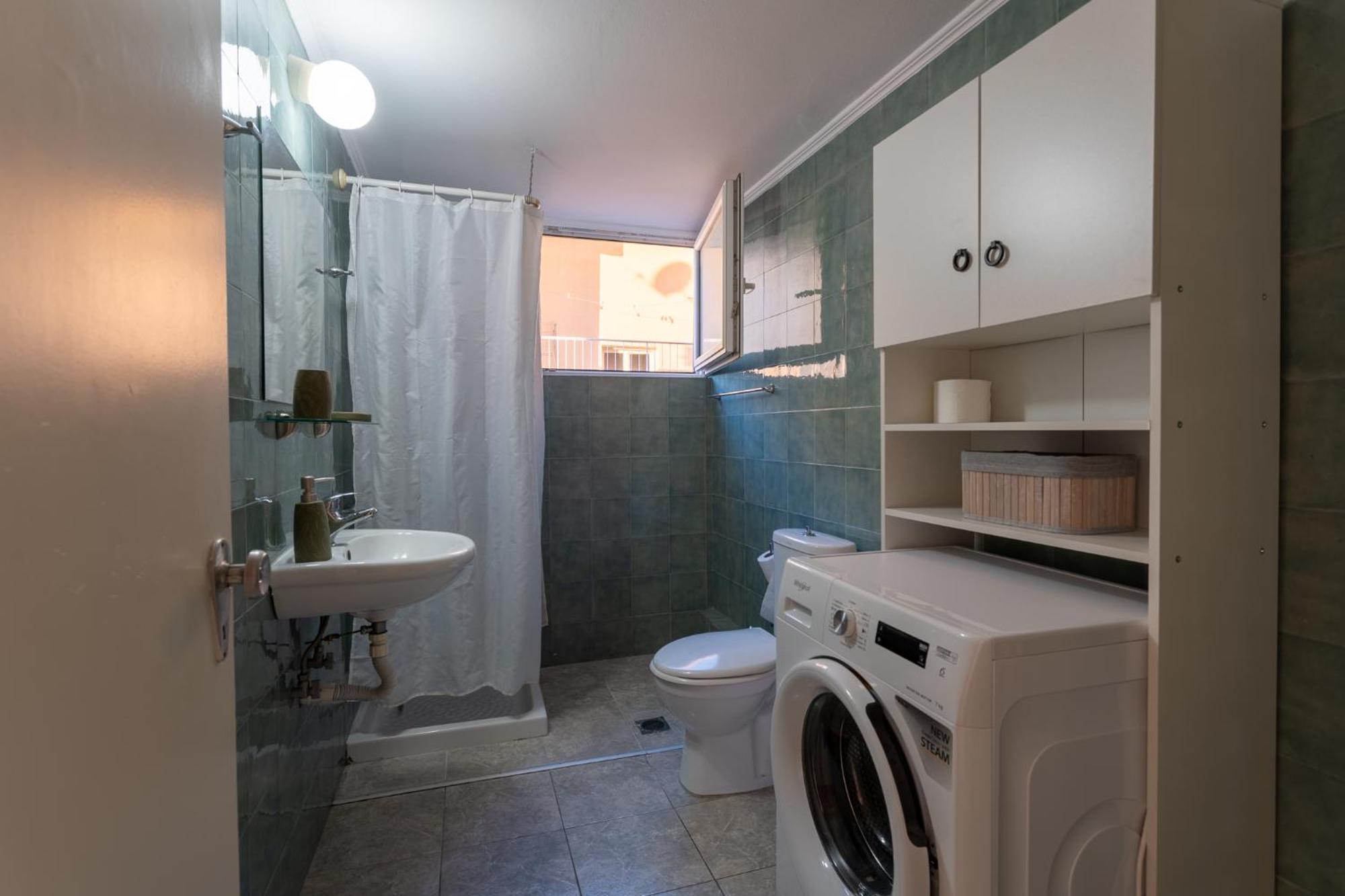 Central Mytilene City-View Apartment For 7 Exteriör bild