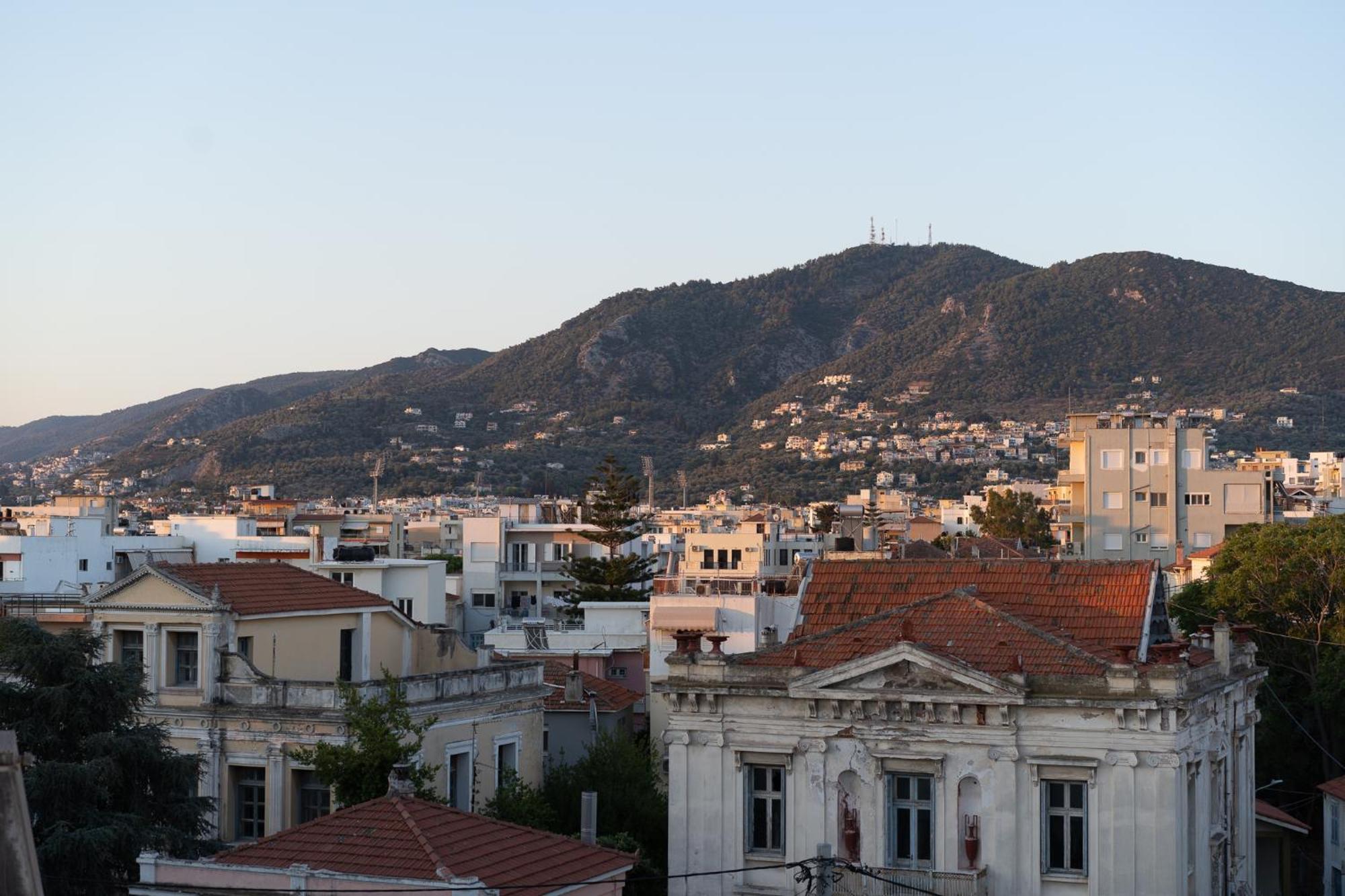 Central Mytilene City-View Apartment For 7 Exteriör bild